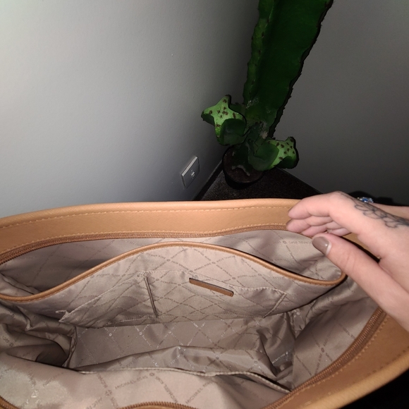 Authentic Michael Kors Purse - Picture 3 of 4